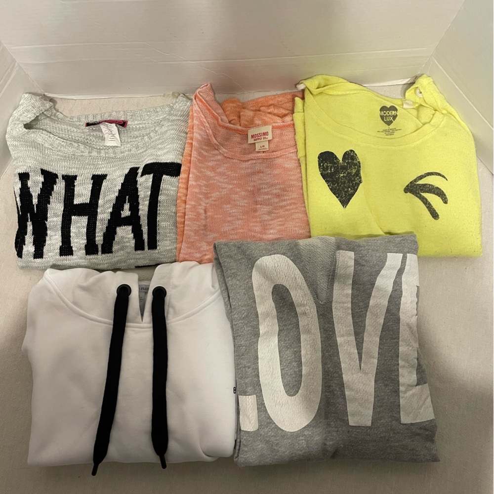 Women’s / Juniors Size Large Long Sleeve Pullover Sweaters/Sweatshirts Lot of 5